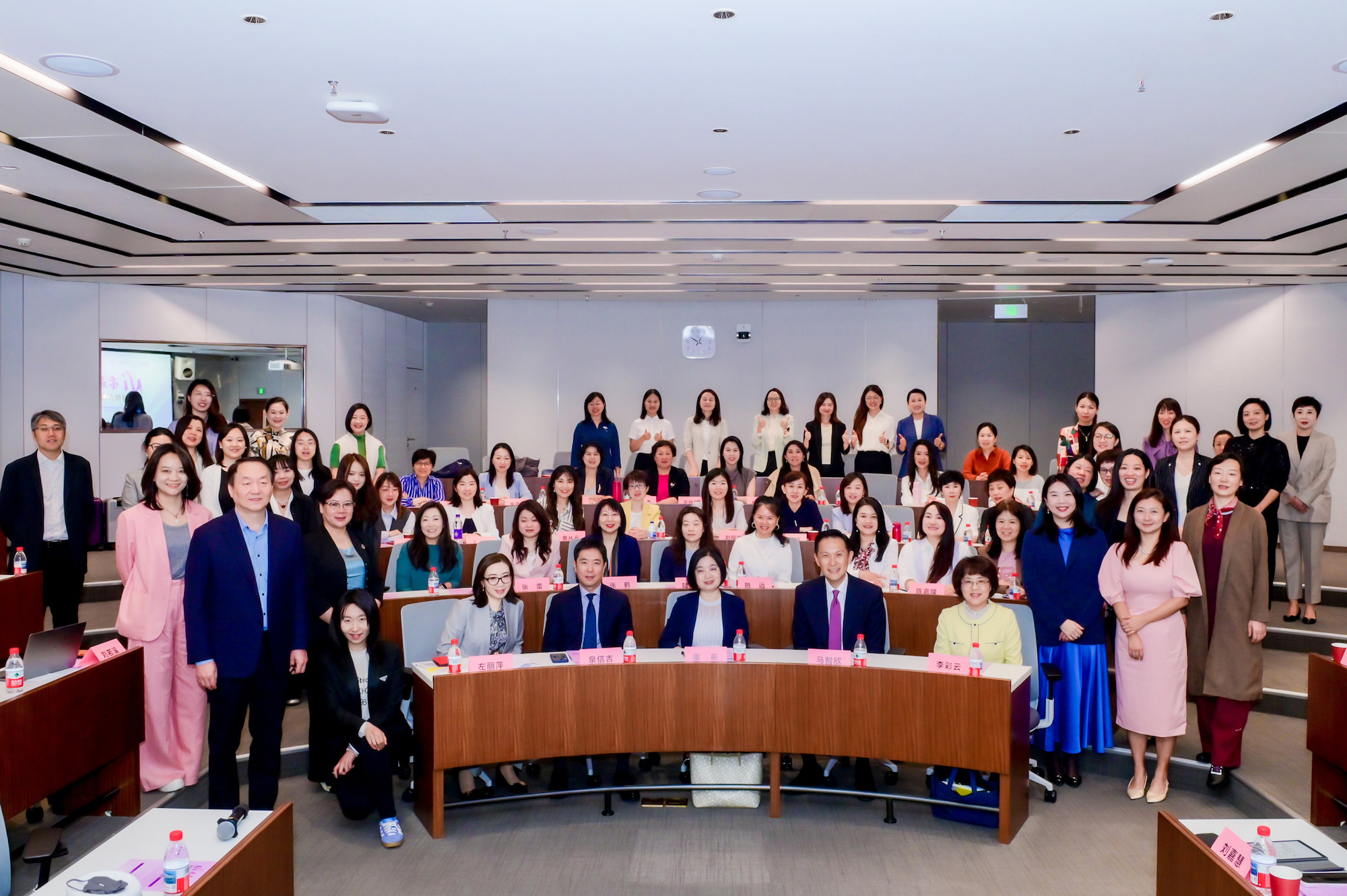 1747619421680160.jpg 1、日产(中国)携手中国妇基会、清华大学经济管理学院中国创业研究中心共启“女性领导力提升”课程.jpg