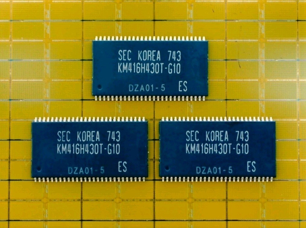 1761897616327487.jpeg 三星 64Mb SDR SDRAM被应用于GeForce 256 (1999)-2.jpeg