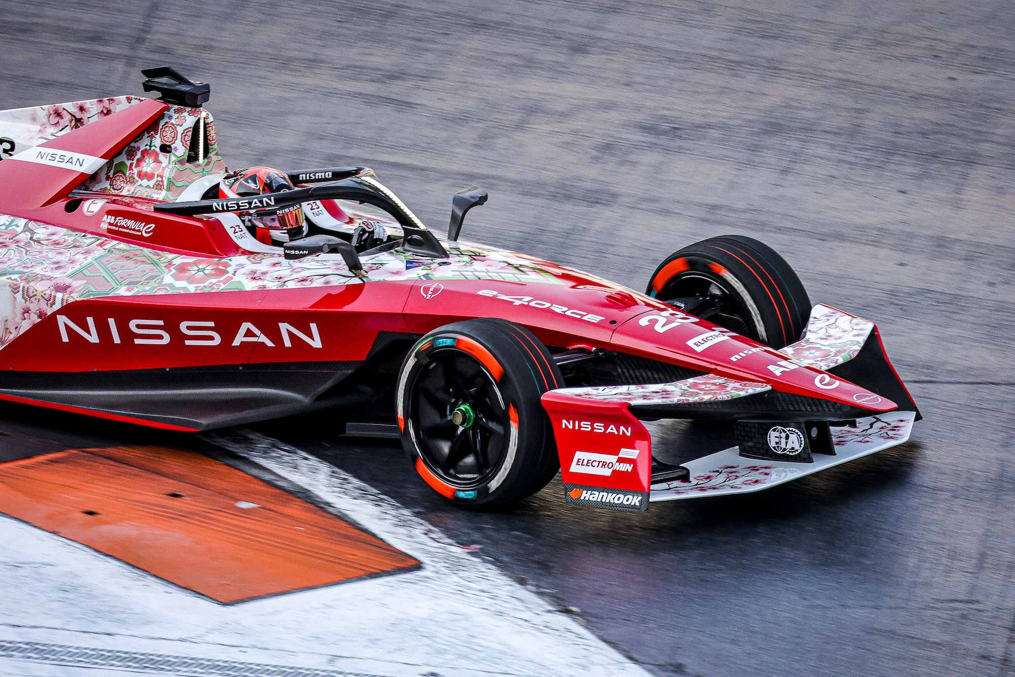 1768292761398855.jpg 2、身披特殊涂装的日产Formula E赛车 (1).jpg